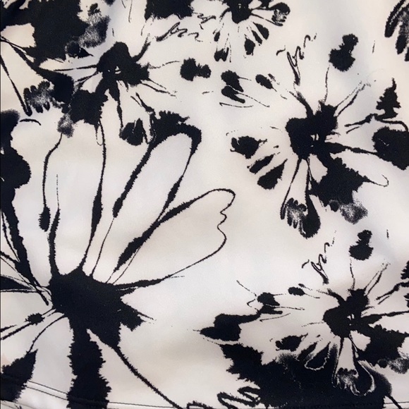 Mini skirt skater skirt with a floral pattern - Picture 3 of 4